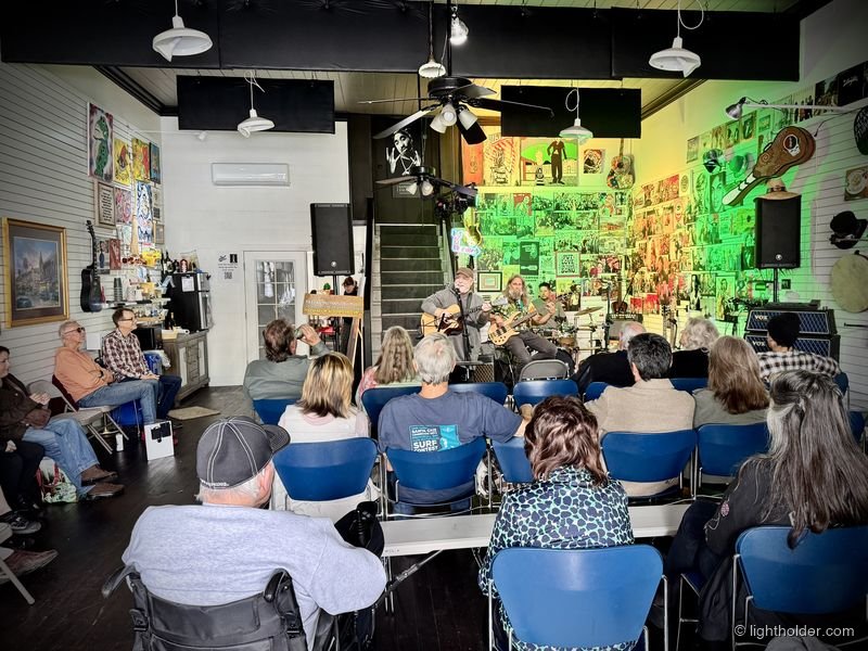 A Sunday Night at Art Freak in Niles